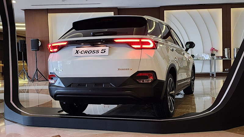 Lada-X-Cross-1.jpg