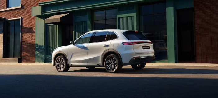 Стала известна стоимость на гибрид Geely EX5 EM-i для России