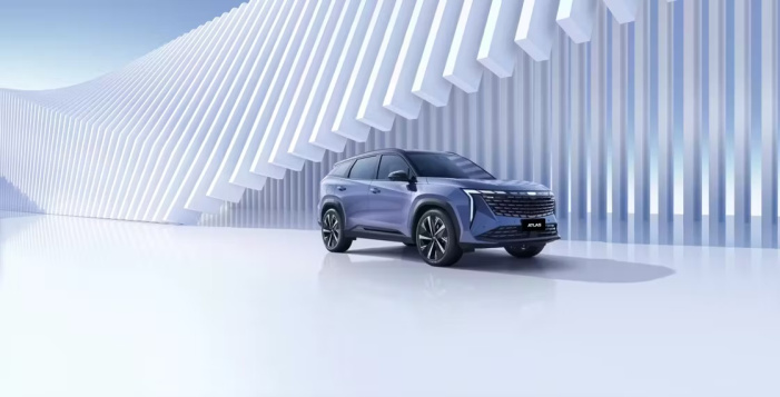Geely Atlas вышел в новой версии и подешевел