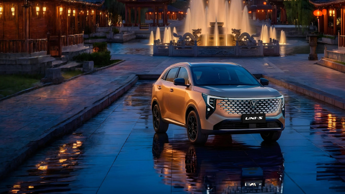 В России стартовали продажи нового Changan Uni S с полным приводом